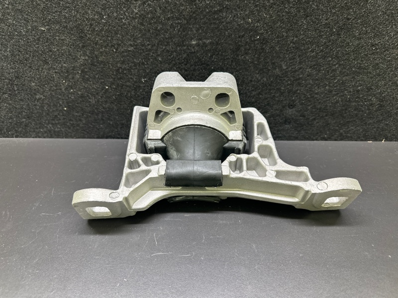 Подушка двигателя правая FORD FOCUS 10-18