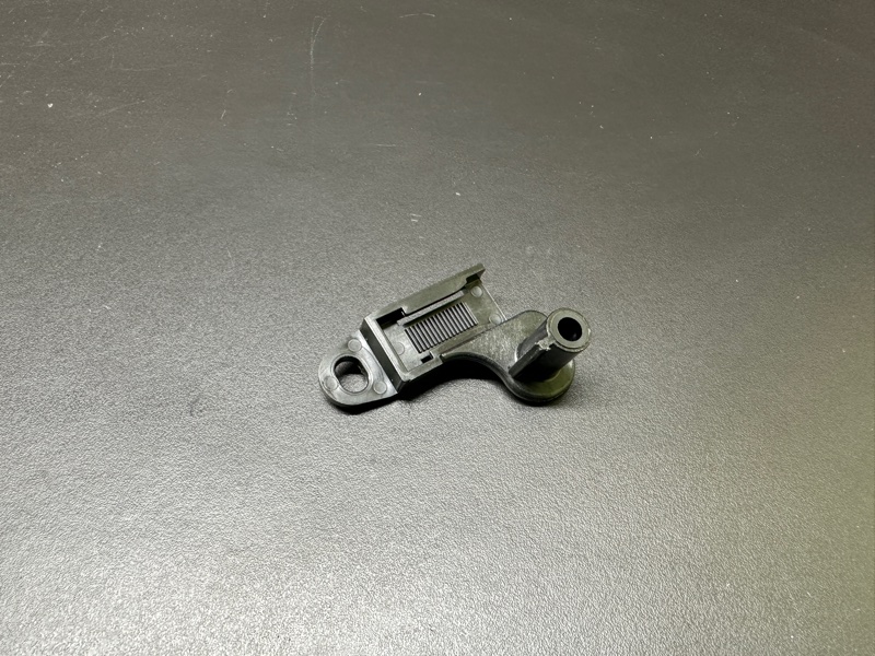 Кронштейн переднего бампера левый FORD FOCUS 10-18 F1EZ-17C973-B новая