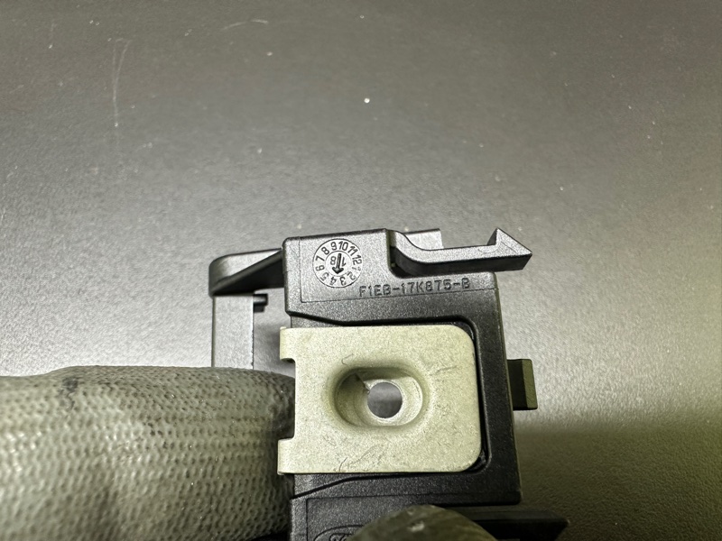 Кронштейн переднего бампера FOCUS 10-18