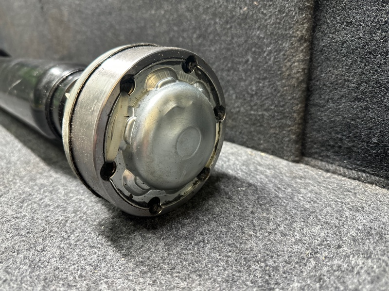 Карданный вал задний GRAND CHEROKEE 11-22 Карданный вал задний GRAND CHEROKEE 11-22