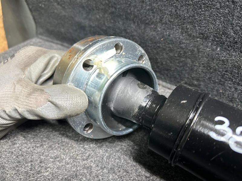 Карданный вал задний GRAND CHEROKEE 11-22 Карданный вал задний GRAND CHEROKEE 11-22