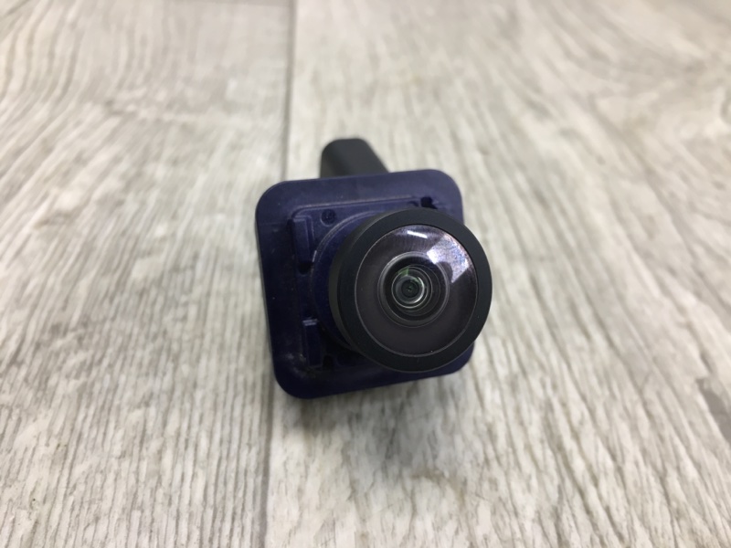 Запчасть камера заднего вида FORD ESCAPE 19 - LJ6Z-19G490-A Б/У Камера заднего вида FORD ESCAPE 19 - LJ6Z-19G490-A Б/У