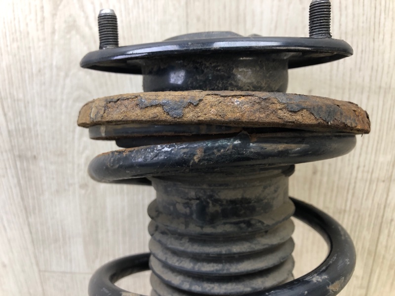 Амортизатор передний левый SUZUKI GRAND VITARA 05-15 Внедорожник 2.0 J20A