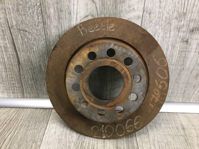 Запчасть тормозной диск задний VOLKSWAGEN JETTA USA 10-17 2016 1.4 CZTA 1K0615601AB Б/У Тормозной диск задний VOLKSWAGEN JETTA USA 10-17 2016 1.4 CZTA 1K0615601AB Б/У