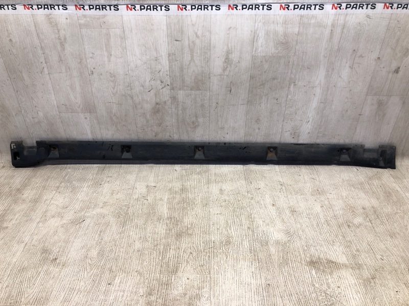 Накладка порога наружная правая SUZUKI GRAND VITARA 05-15 2005 Внедорожник 2.0 J20A 77560-65J00 Б/У