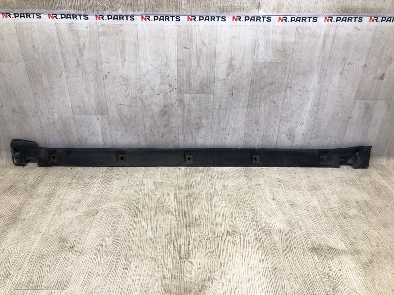 Накладка порога наружная левая SUZUKI GRAND VITARA 05-15 2005 Внедорожник 2.0 J20A 77660-65J00 Б/У