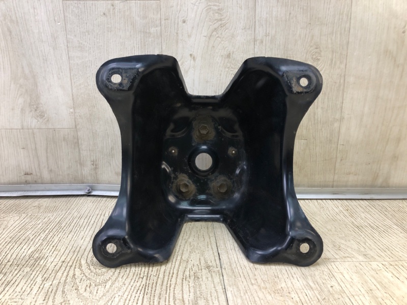 Кронштейн крепления запасного колеса SUZUKI GRAND VITARA 05-15 2005 Внедорожник 2.0 J20A 83961-65J00 Б/У
