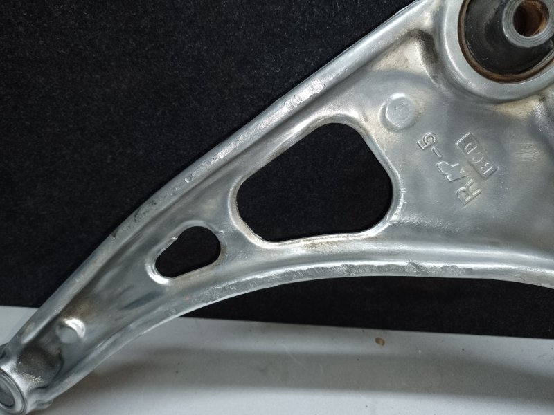 Рычаг передней подвески нижний правый HONDA PILOT 15- 3.5L Рычаг передней подвески нижний правый HONDA PILOT 15- 3.5L