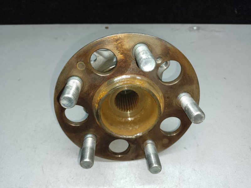 Запчасть ступица задняя HONDA PILOT 15- 2017 3.5L 42200-TG7-A01 Б/У Ступица задняя HONDA PILOT 15- 2017 3.5L 42200-TG7-A01 Б/У