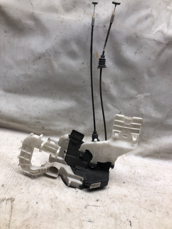 Запчасть замок двери передний правый KIA SOUL PS 13-19 2015 PS 2.0 81320-B2010 Б/У Замок двери передний правый KIA SOUL PS 13-19 2015 PS 2.0 81320-B2010 Б/У