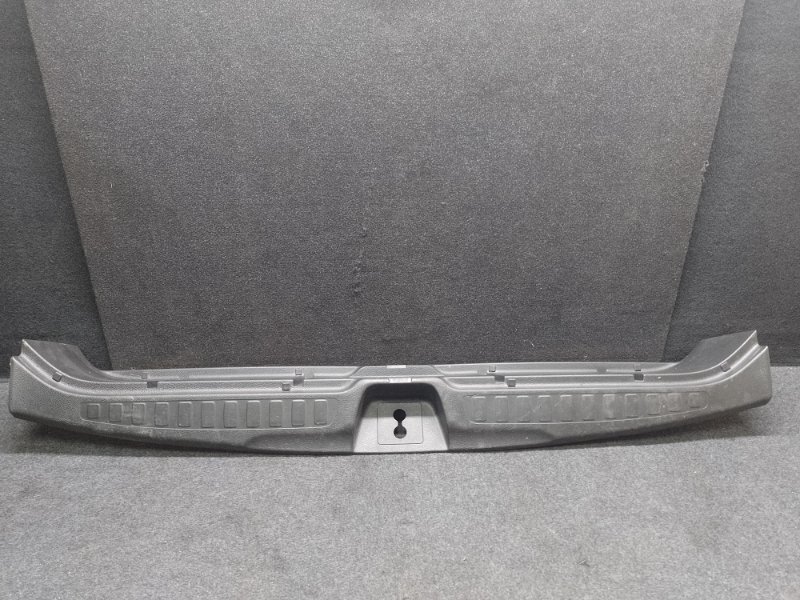 Накладка на порог багажника HONDA PILOT 15- 2017 3.5L 84640-TG7-A01ZA Б/У