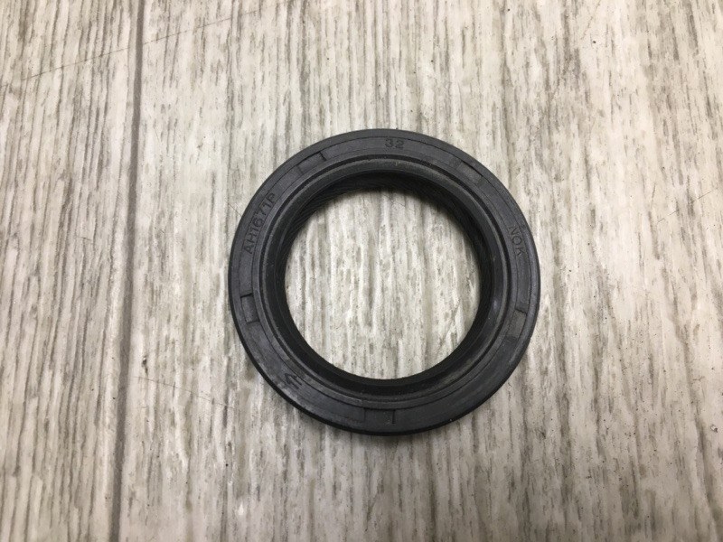 Сальник распредвала MAZDA 626 GE 91-97 BP01-10-602A новая