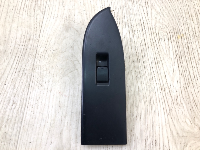 Кнопка стеклоподъемника задняя правая SUZUKI GRAND VITARA 05-15 2005 Внедорожник 2.0 J20A 37995-62J00 Б/У