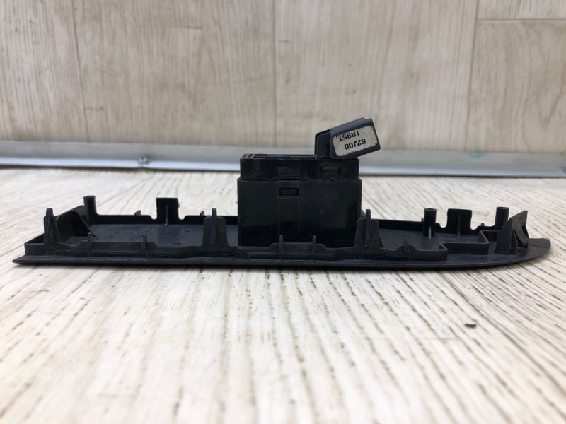 Кнопка стеклоподъемника задняя правая SUZUKI GRAND VITARA 05-15 Внедорожник 2.0 J20A