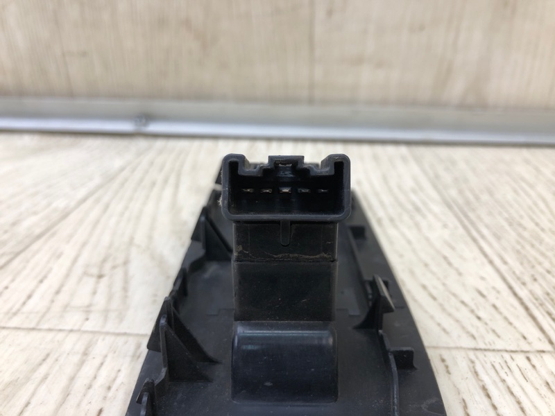 Кнопка стеклоподъемника задняя правая GRAND VITARA 05-15 2005 Внедорожник 2.0 J20A