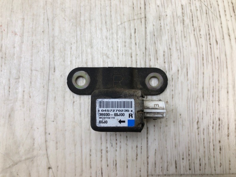 Запчасть датчик удара передний правый SUZUKI GRAND VITARA 05-15 2005 Внедорожник 2.0 J20A 38930-65J00 Б/У Датчик удара передний правый SUZUKI GRAND VITARA 05-15 2005 Внедорожник 2.0 J20A 38930-65J00 Б/У