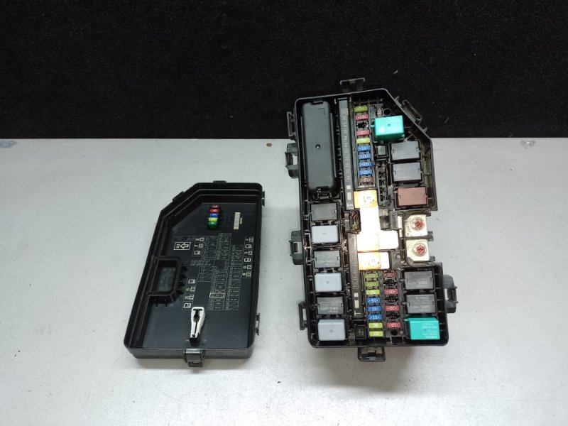 Блок предохранителей моторный отсек правый HONDA PILOT 15- 2017 3.5L 32100-TG7-A22 Б/У