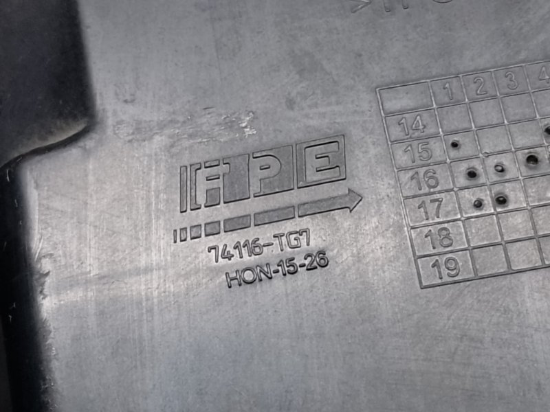 Дефлектор радиатора правый PILOT 15- 2017 3.5L
