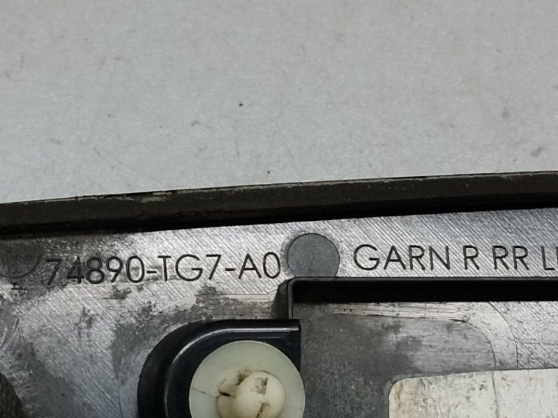 Панель подсветки номера правый HONDA PILOT 15- 3.5L