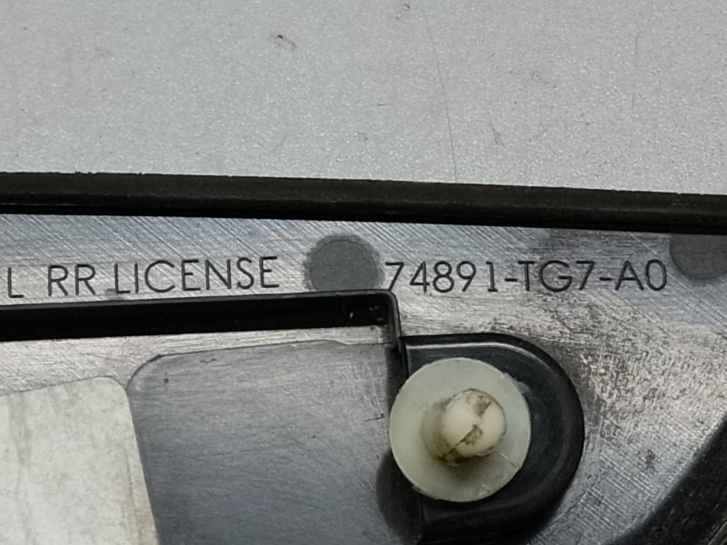 Панель подсветки номера левый HONDA PILOT 15- 3.5L