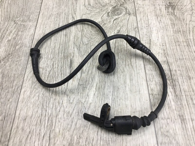 Датчик ABS передний правый VOLKSWAGEN JETTA 05-10 2007 Седан 2.5 7H0927804 Б/У