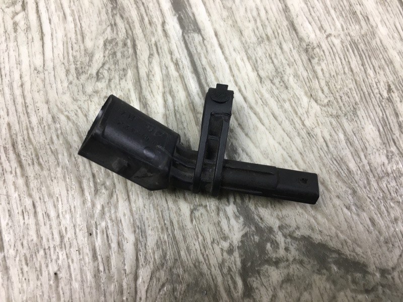 Датчик ABS передний правый VOLKSWAGEN JETTA 05-10 Седан 2.5