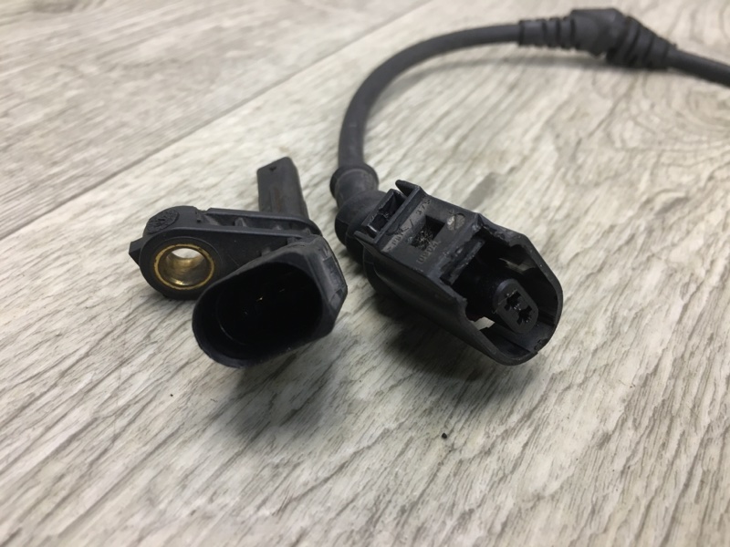 Датчик ABS передний правый JETTA 05-10 2007 Седан 2.5