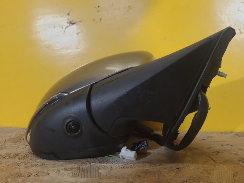 Зеркало правое LEAF 18-