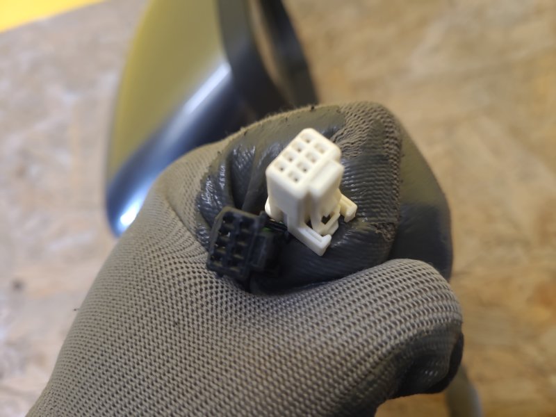 Зеркало правое LEAF 18-