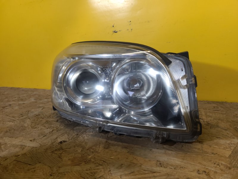 Фара правая TOYOTA RAV4 05-12