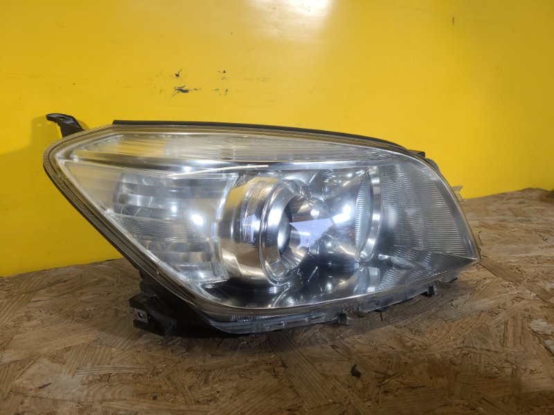 Фара правая RAV4 05-12