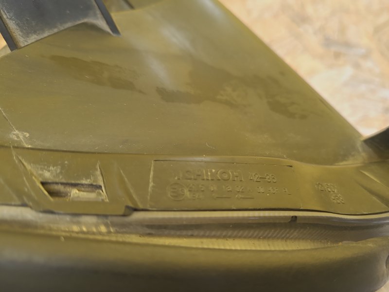 Фара правая RAV4 05-12