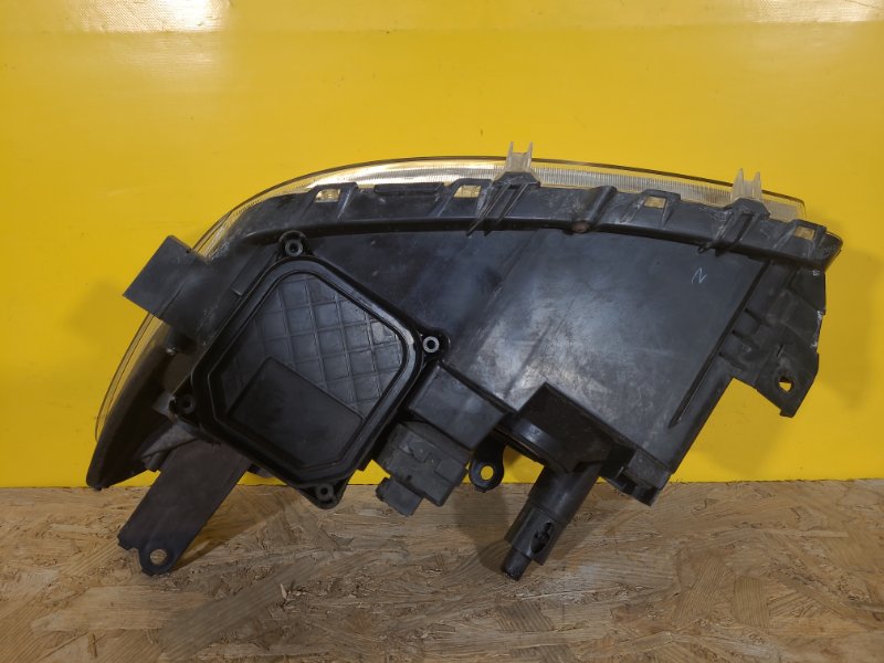 Фара правая RAV4 05-12