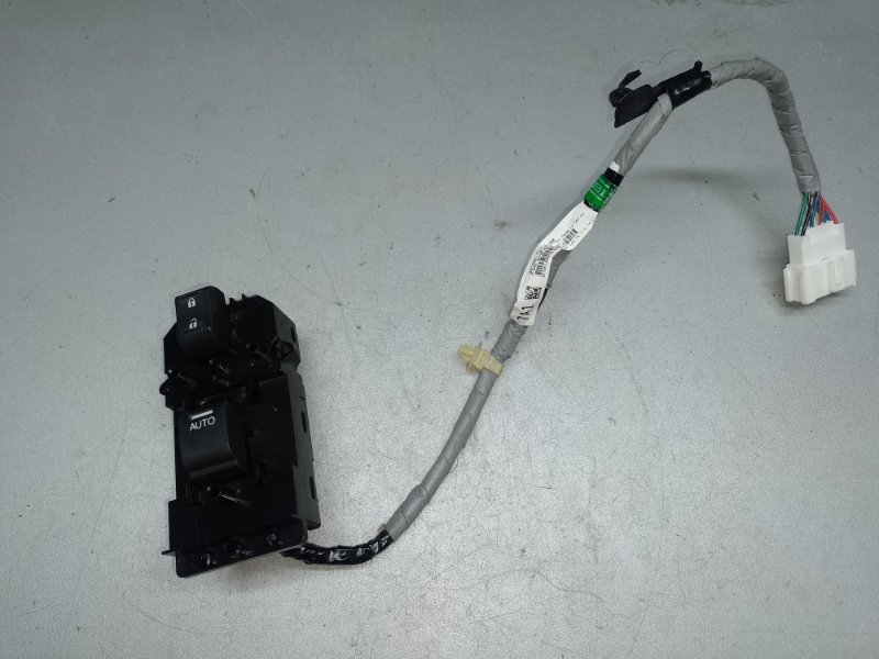 Кнопка стеклоподъемника передняя правая HONDA PILOT 15- 2017 3.5L 35760-TG7-A11 Б/У