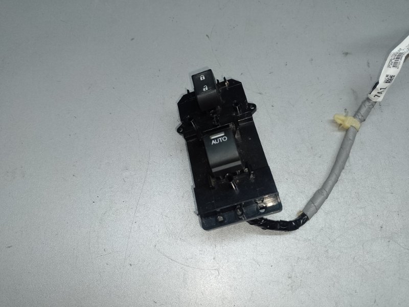 Кнопка стеклоподъемника передняя правая PILOT 15- 2017 3.5L