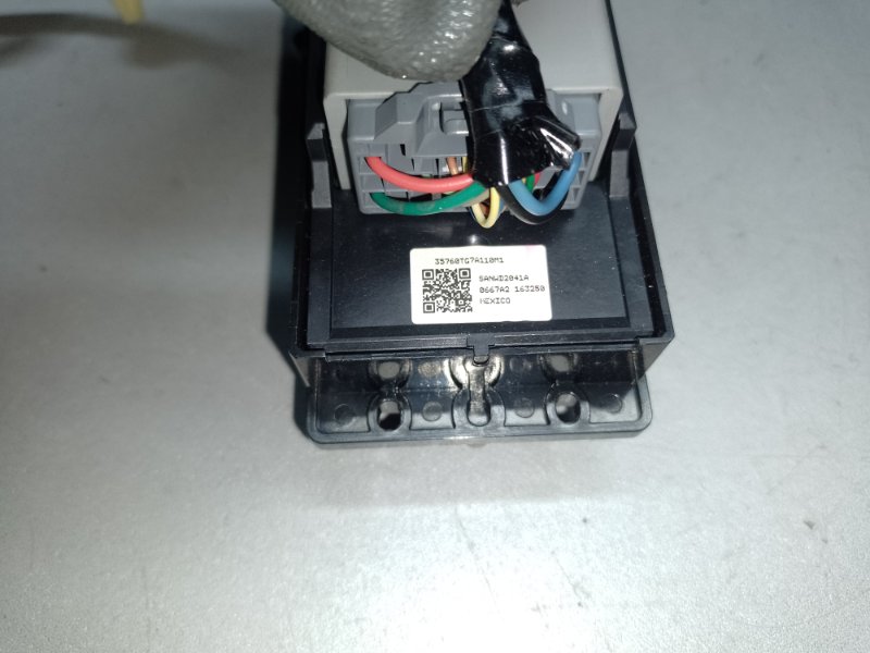 Кнопка стеклоподъемника передняя правая PILOT 15- 2017 3.5L