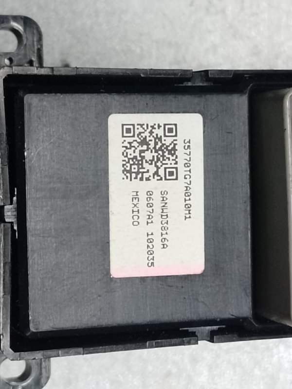 Кнопка стеклоподъемника задняя PILOT 15- 2017 3.5L