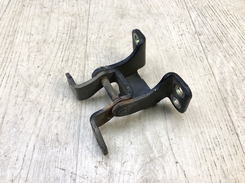 Петля двери багажника SUZUKI GRAND VITARA 05-15 2005 Внедорожник 2.0 J20A 69510-65J00 Б/У