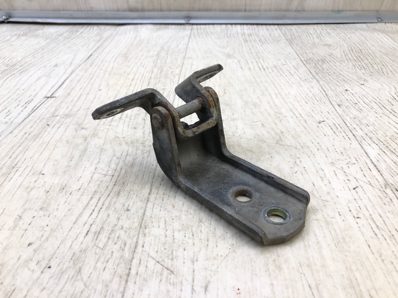 Петля двери нижняя передняя правая SUZUKI GRAND VITARA 05-15 2005 Внедорожник 2.0 J20A 69320-65J00 Б/У