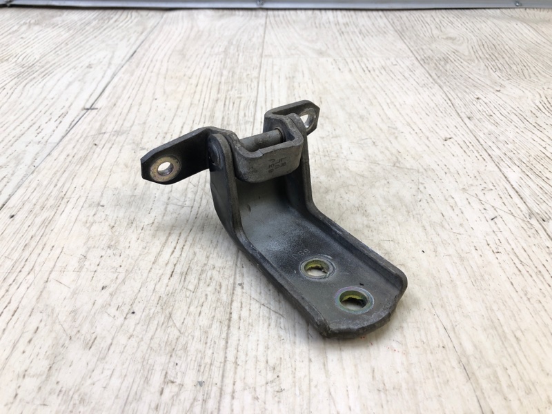 Петля двери верхняя передняя левая SUZUKI GRAND VITARA 05-15 2005 Внедорожник 2.0 J20A 69320-65J00 Б/У