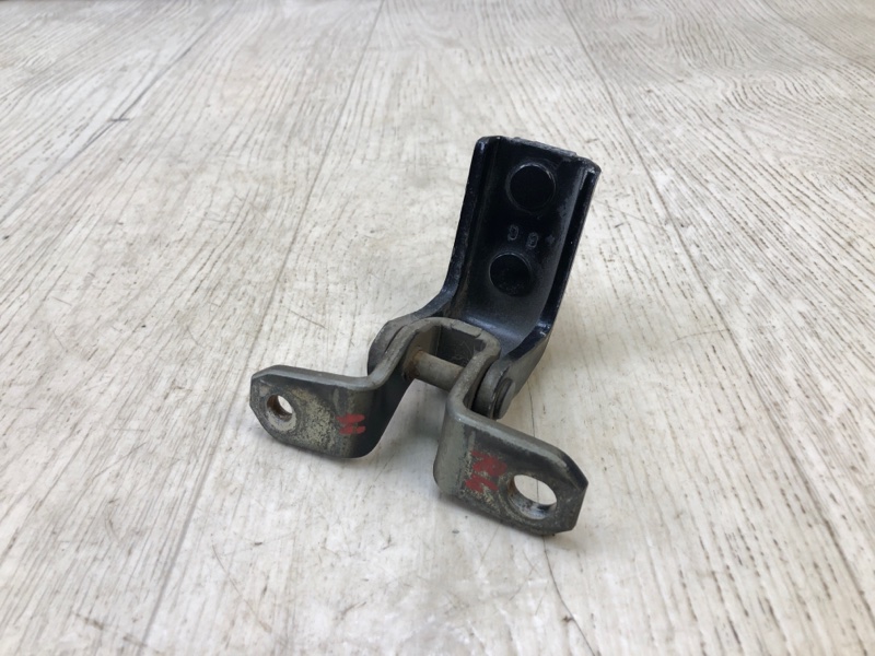 Петля двери нижняя задняя левая SUZUKI GRAND VITARA 05-15 2005 Внедорожник 2.0 J20A 69440-63J00 Б/У