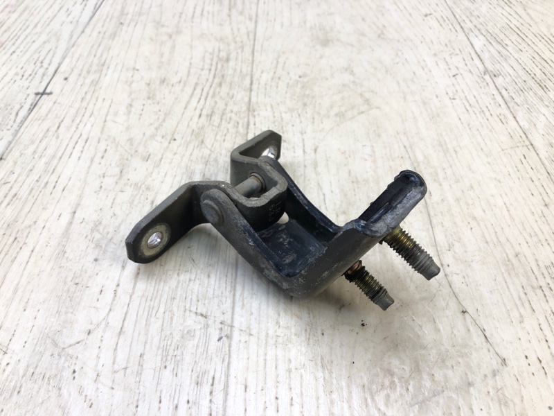 Петля двери нижняя задняя правая SUZUKI GRAND VITARA 05-15 2005 Внедорожник 2.0 J20A 69430-63J00 Б/У