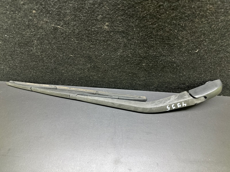 Поводок стеклоочистителя задний PRIUS - 30 09-17 2013 1.8 2ZRFXE