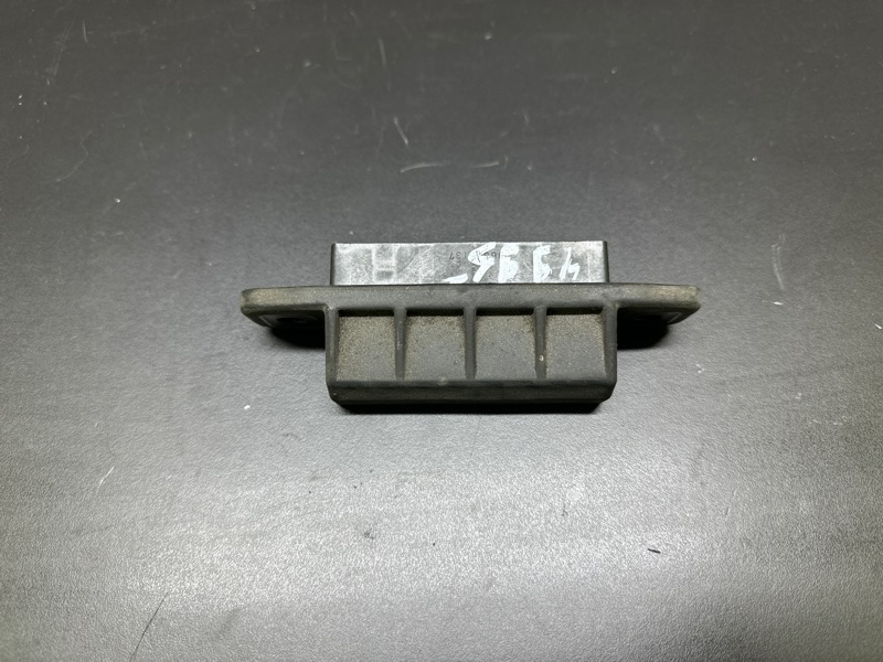 Кнопка открывания багажника наружная PRIUS - 30 09-17 2013 1.8 2ZRFXE Кнопка открывания багажника наружная PRIUS - 30 09-17 2013 1.8 2ZRFXE