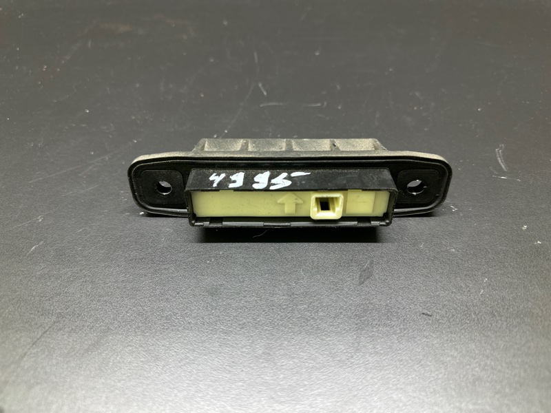 Кнопка открывания багажника наружная TOYOTA PRIUS - 30 09-17 1.8 2ZRFXE Кнопка открывания багажника наружная TOYOTA PRIUS - 30 09-17 1.8 2ZRFXE