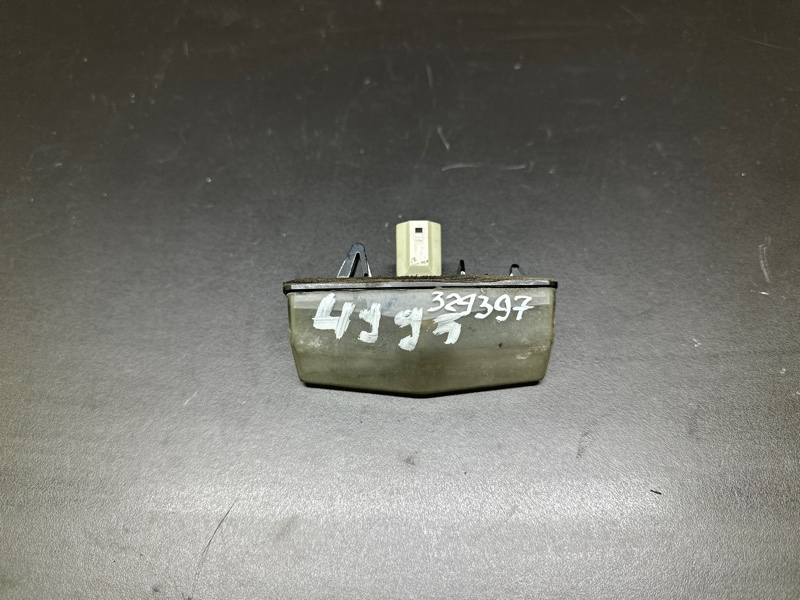 Запчасть подсветка номера TOYOTA PRIUS - 30 09-17 2013 1.8 2ZRFXE 81270-53011 Б/У Подсветка номера TOYOTA PRIUS - 30 09-17 2013 1.8 2ZRFXE 81270-53011 Б/У