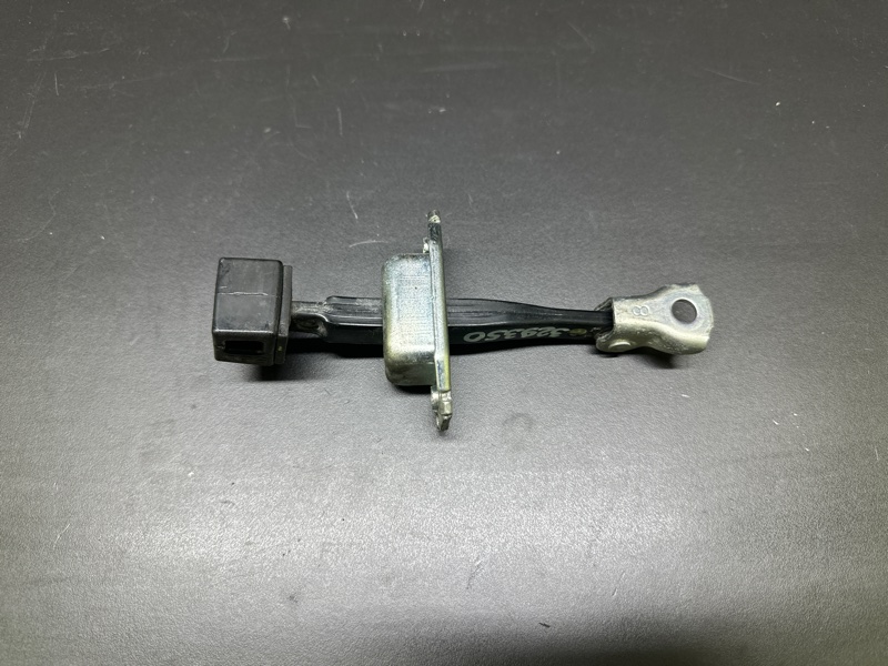 Ограничитель двери передний правый LANCER X 10 07-15 2014 2.0 4B11