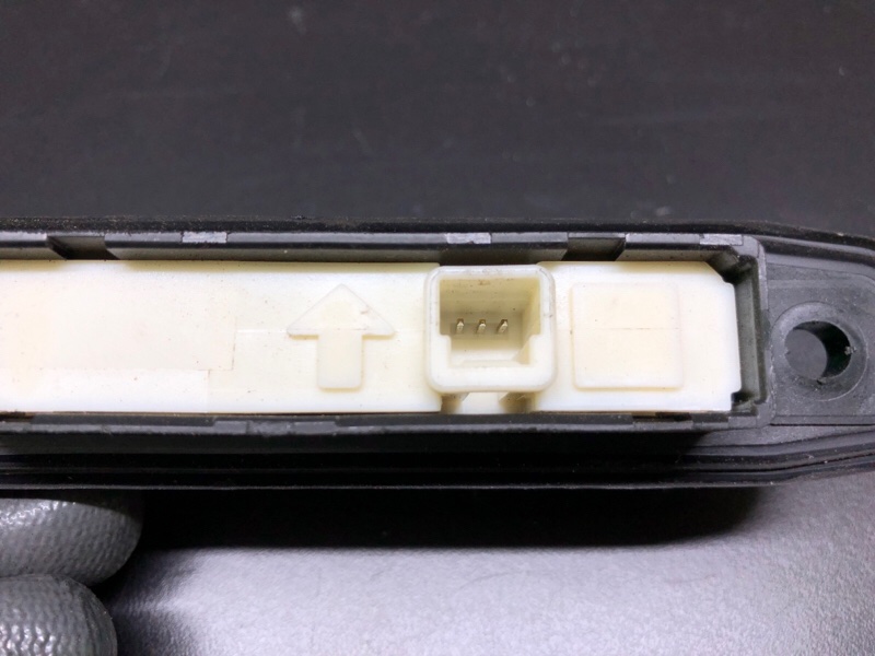 Кнопка открывания багажника наружная PRIUS - 30 09-17 2013 1.8 2ZRFXE Кнопка открывания багажника наружная PRIUS - 30 09-17 2013 1.8 2ZRFXE