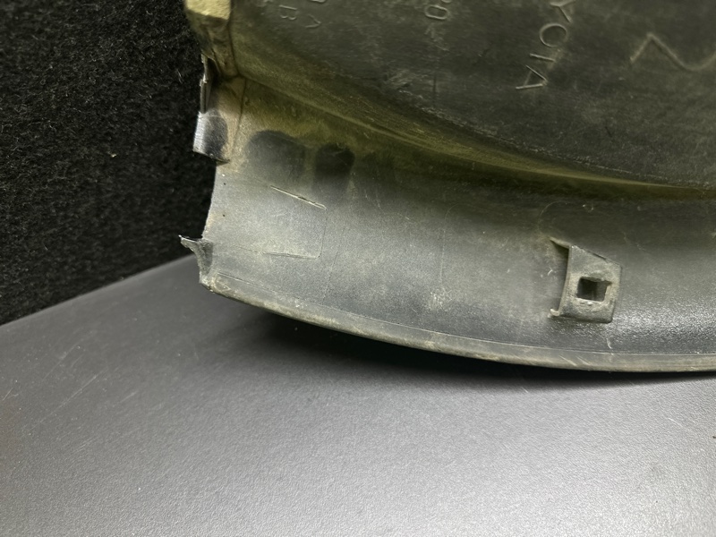 Накладка крышки багажника левая RAV4 05-12