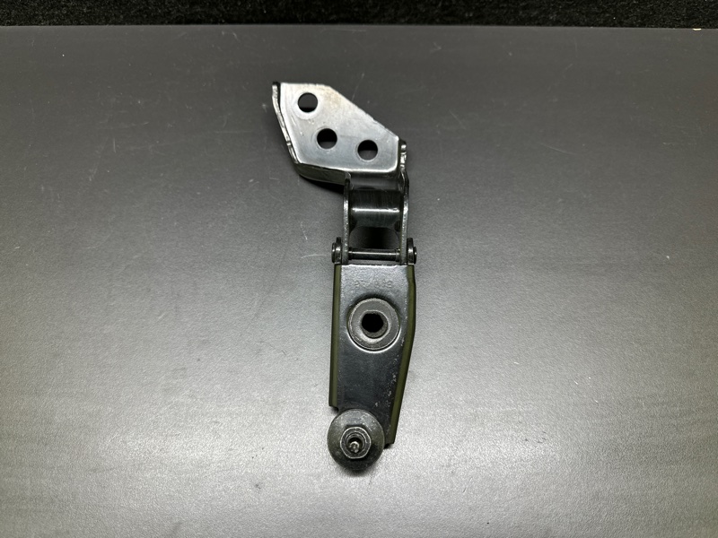 Петля крышки багажника левая NISSAN X-TRAIL/ROGUE T33 20- 90401-6RR0A Б/У